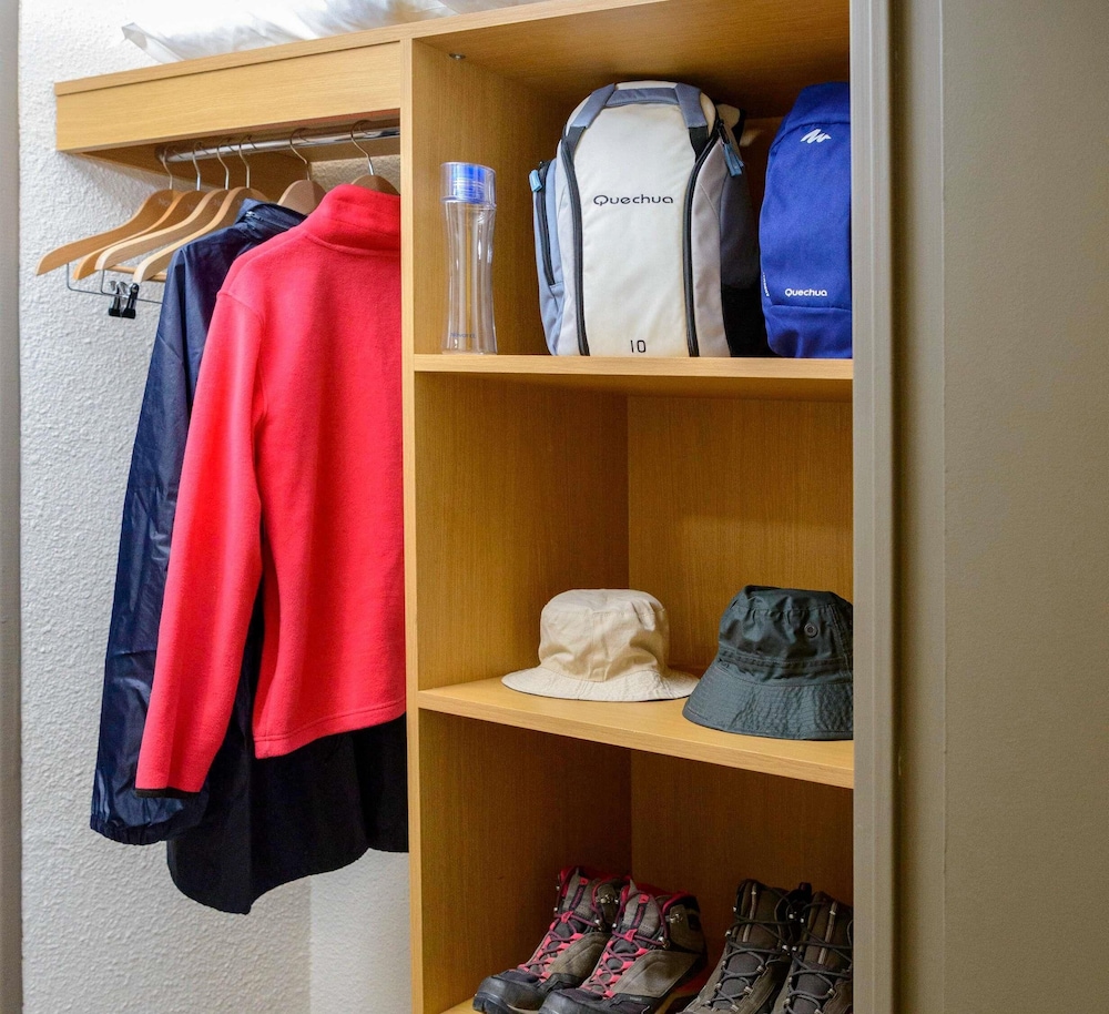 Habitación estándar con camas individuales del hotel Novotel Bayeux. Foto 5