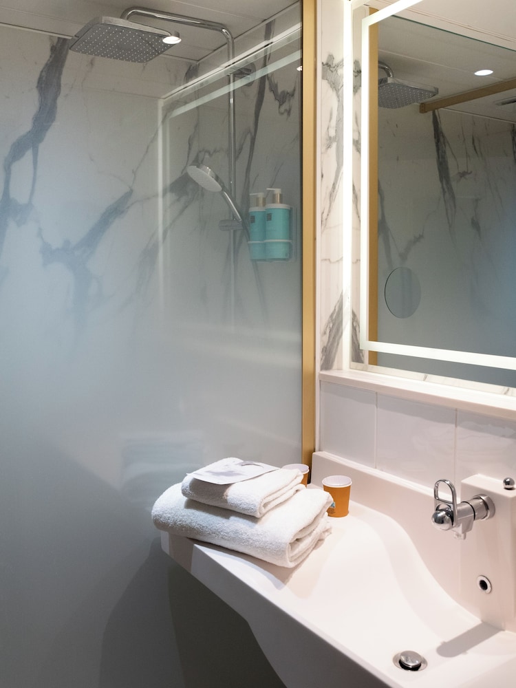 Habitación estándar con camas individuales del hotel Novotel Bayeux. Foto 6