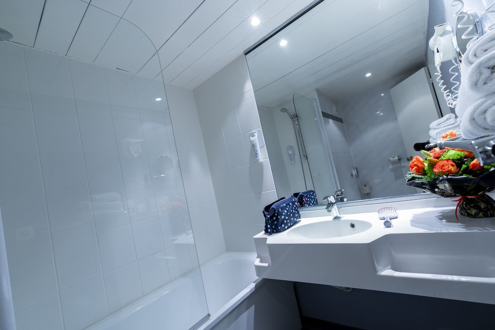 Habitación estándar con camas individuales del hotel Ibis Styles Beauvais. Foto 3
