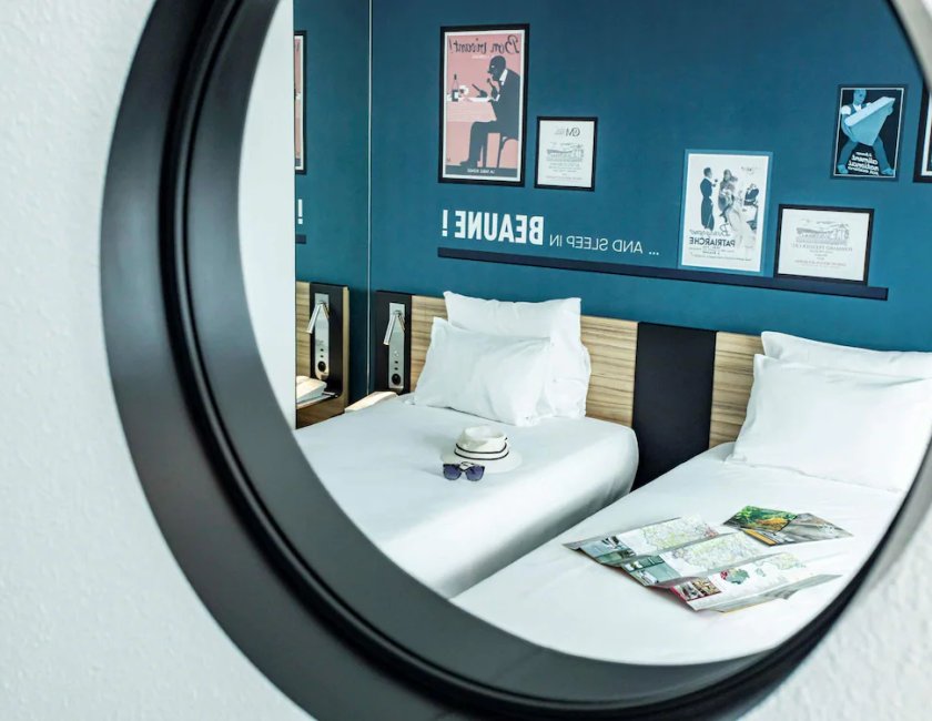 Habitación triple Sofá Cama incluido 2 Camas individuales del hotel Novotel Beaune. Foto 5