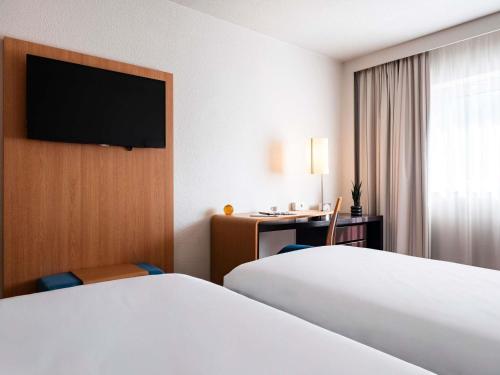 Habitación Clásica con 2 camas individuales y 1 sofá - cama del hotel Novotel Belfort Centre Atria. Foto 8