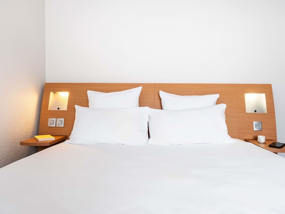 Habitación Clásica con 1 cama queen - size del hotel Novotel Belfort Centre Atria. Foto 4