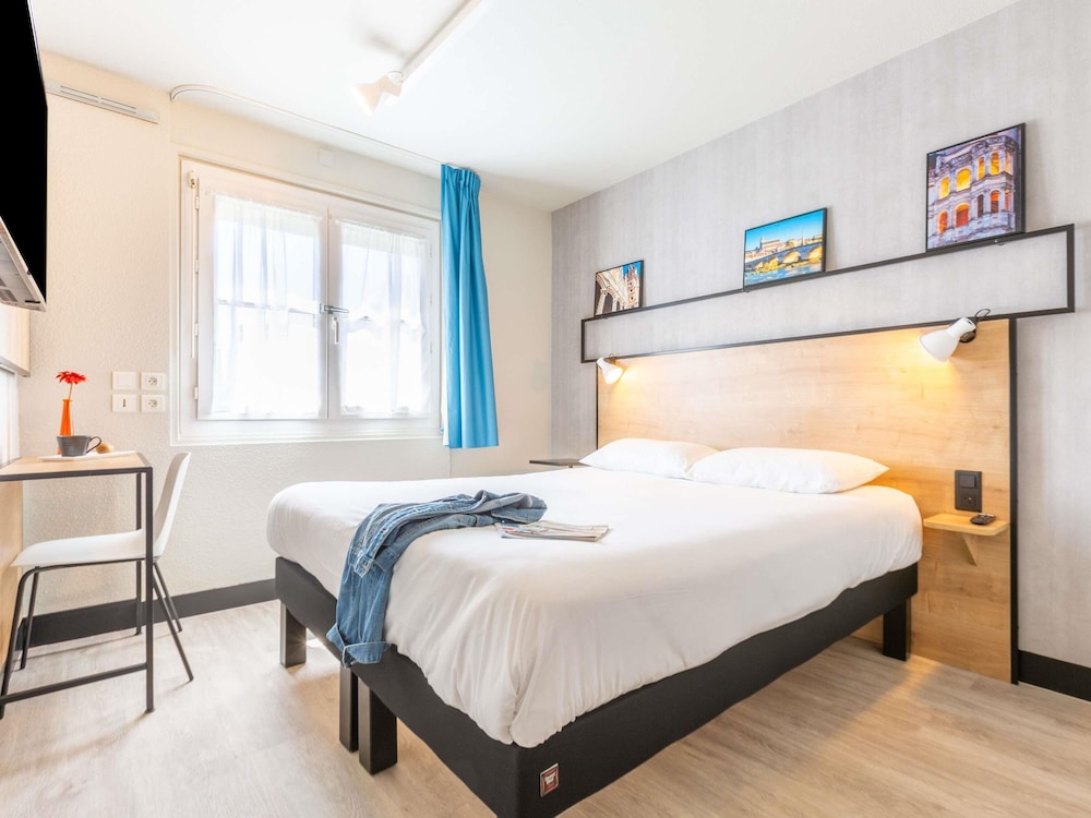 Habitación con cama doble. Diseño nuevo del hotel ibis Blois Centre Chateau