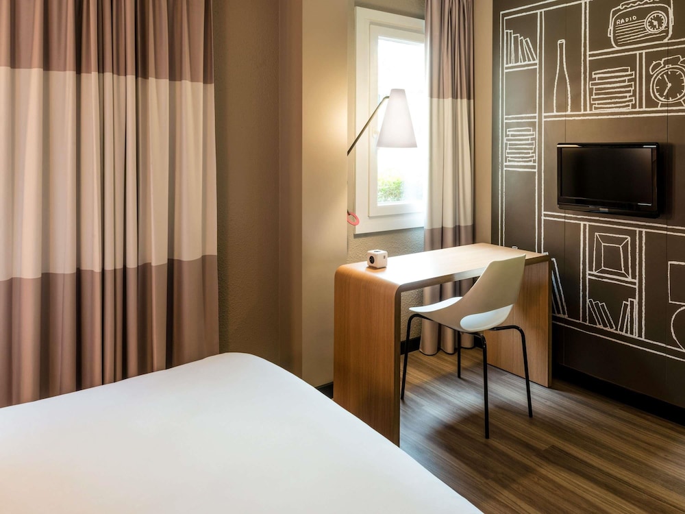 Habitación Standard con 2 camas individuales del hotel Ibis Bourg En Bresse. Foto 1
