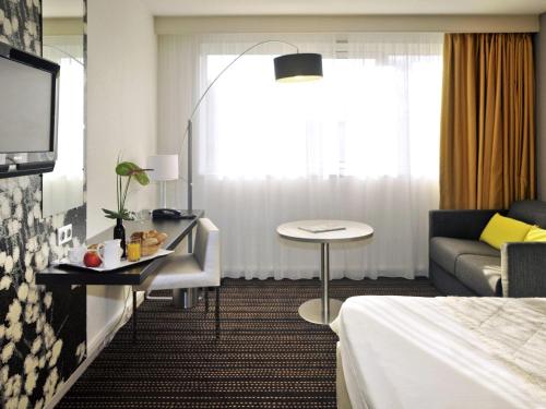 Habitación Doble Superior con sofá cama del hotel Mercure Bourg En Bresse. Foto 1