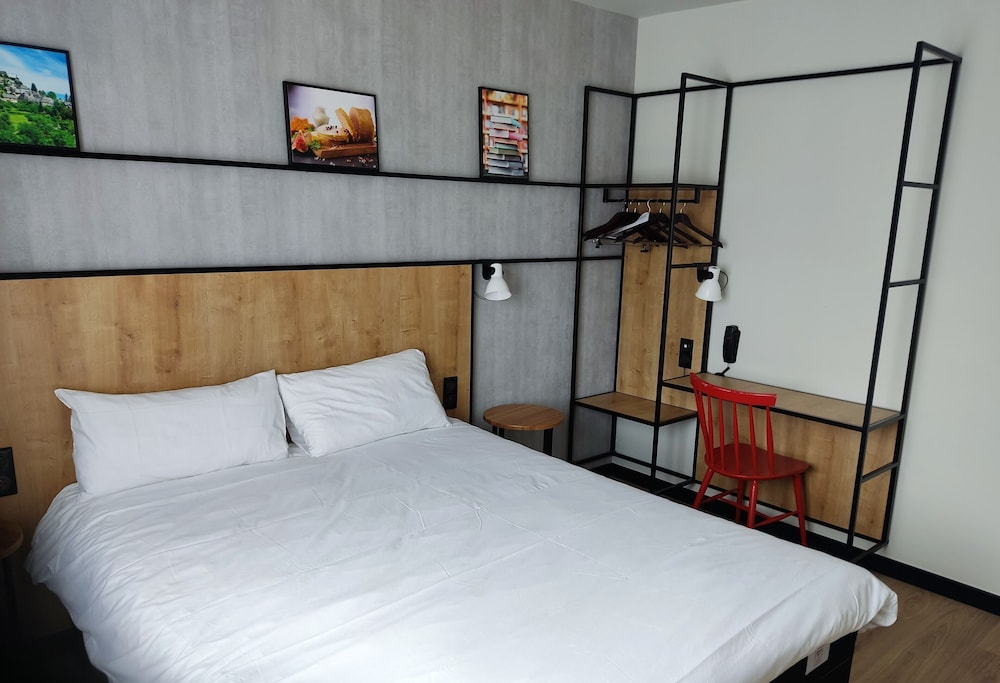 Habitación Estándar con 1 cama doble del hotel Ibis Brive Centre. Foto 2