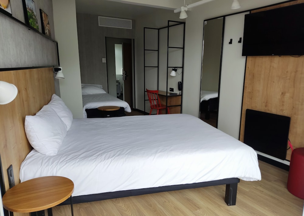 Habitación Superior del hotel Ibis Brive Centre. Foto 2