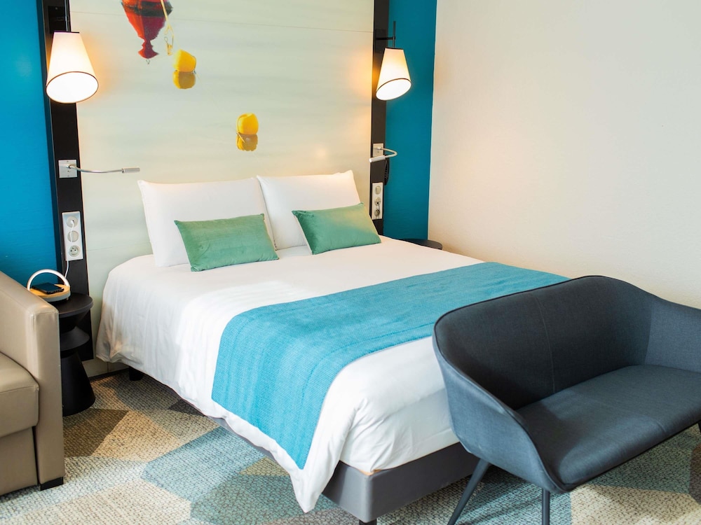 Suite Junior con 1 cama doble y 1 sofá del hotel Mercure Lorient Centre