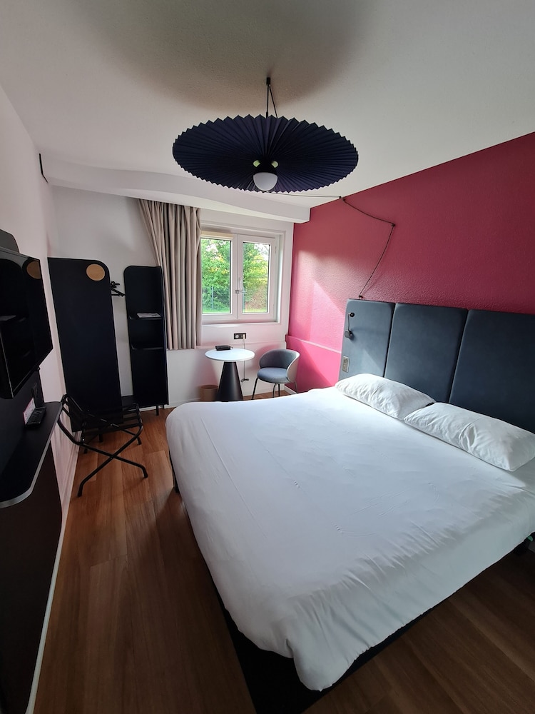Habitación Estándar con 1 cama doble del hotel IBIS VANNES. Foto 1