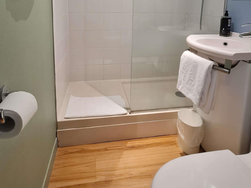 Habitación Estándar con 1 cama doble del hotel IBIS VANNES. Foto 5