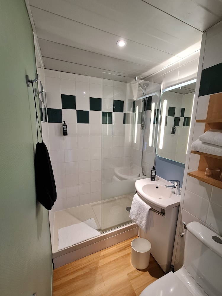 Habitación Estándar con 1 cama doble del hotel IBIS VANNES. Foto 8