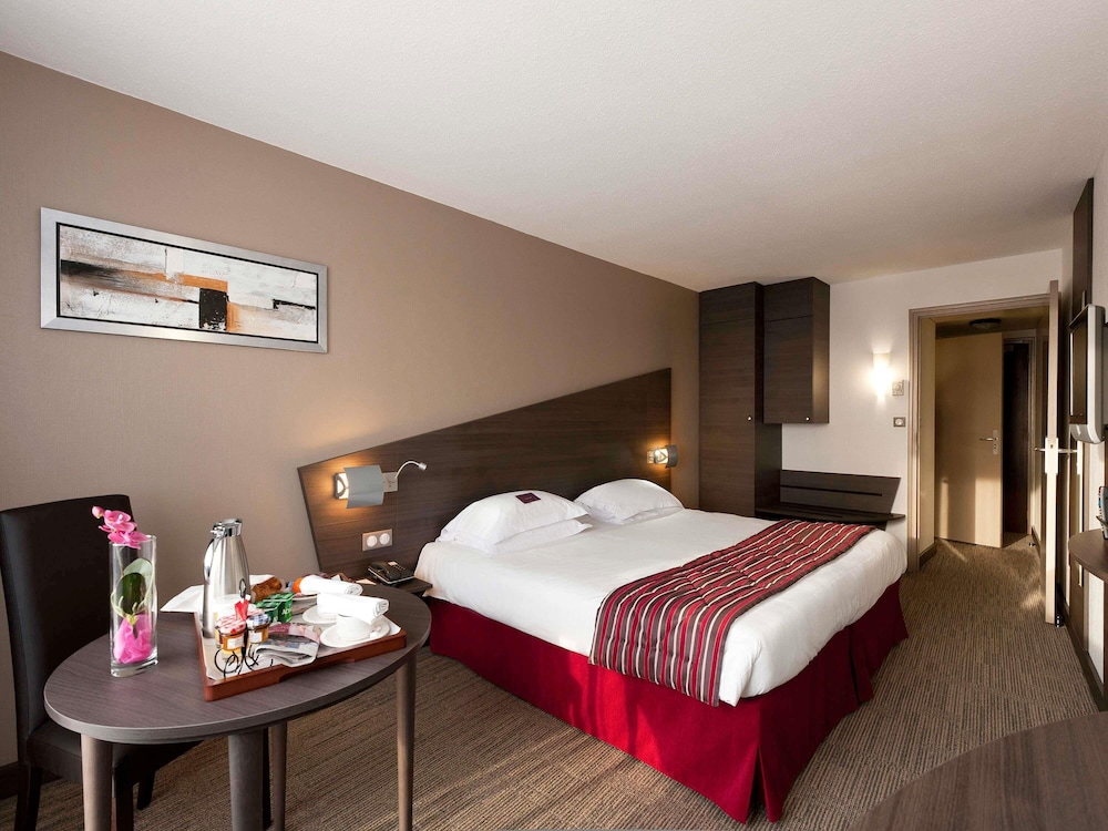 Habitación Standard con cama doble del hotel Mercure Vannes Le Port. Foto 1