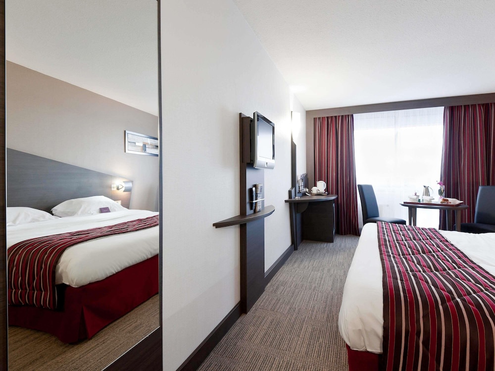 Habitación Privilege con una cama doble del hotel Mercure Vannes Le Port