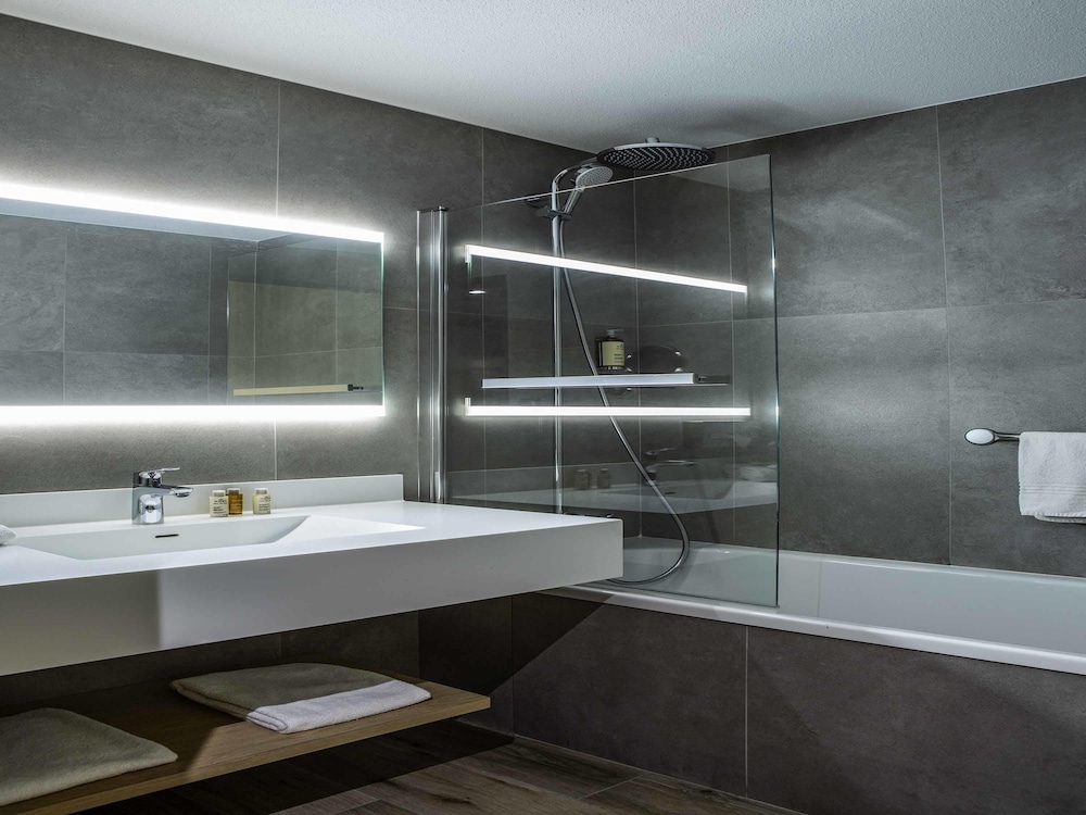 Suite Junior del hotel Mercure Vannes Le Port. Foto 2