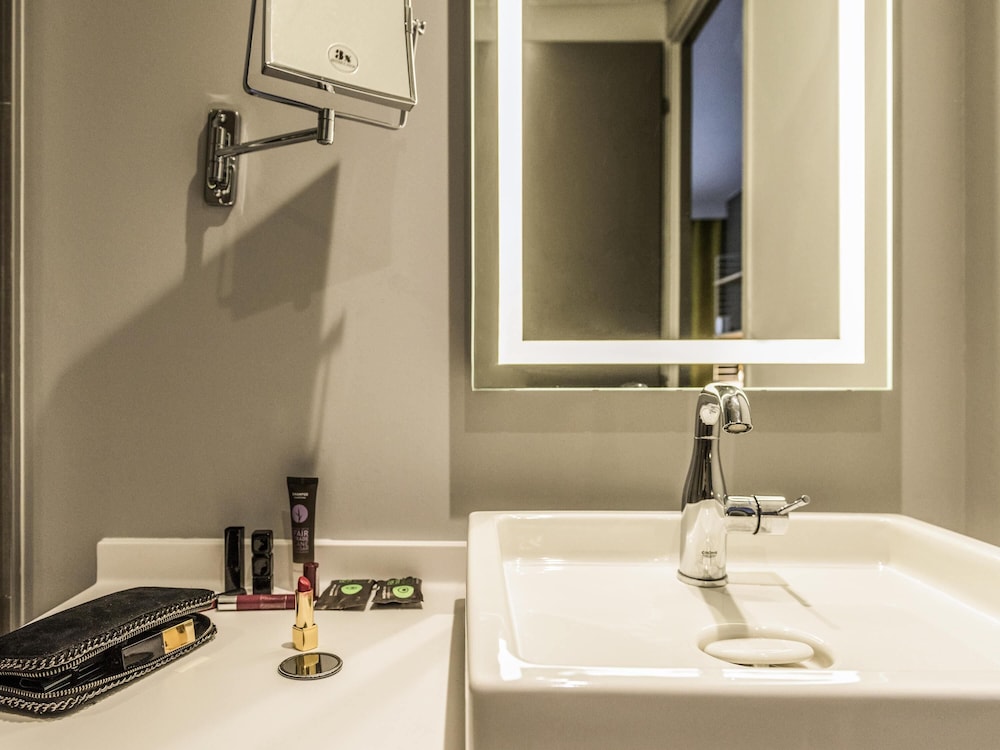 Habitación Classic: 1 cama doble y 1 sofá cama para dos personas del hotel Novotel Paris Créteil Le Lac. Foto 1