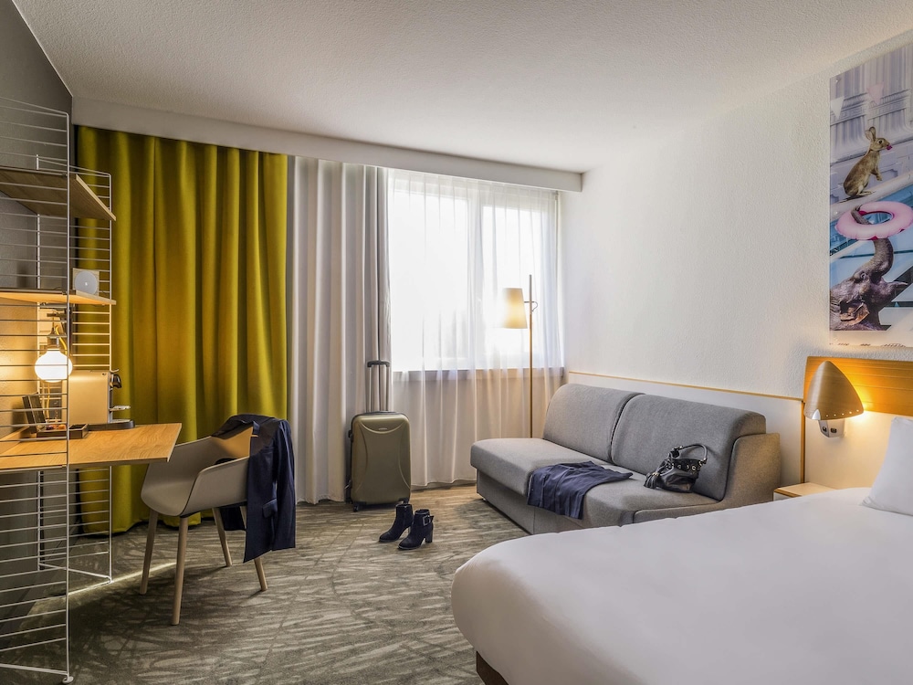 HABITACIÓN EXECUTIVE CON 1 CAMA DOBLE, 1 SOFÁ CAMA INDIVIDUAL Y VISTAS AL LAGO del hotel Novotel Paris Créteil Le Lac