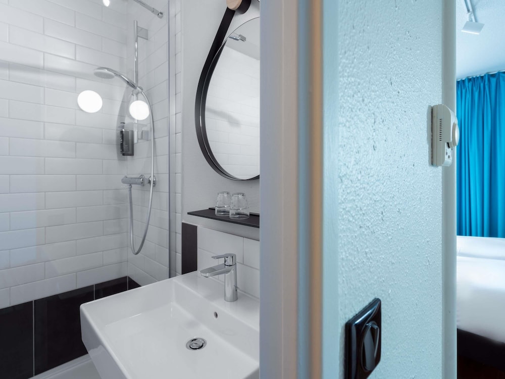 Habitación estándar con dos camas individuales del hotel Ibis Epernay Centre Ville. Foto 4