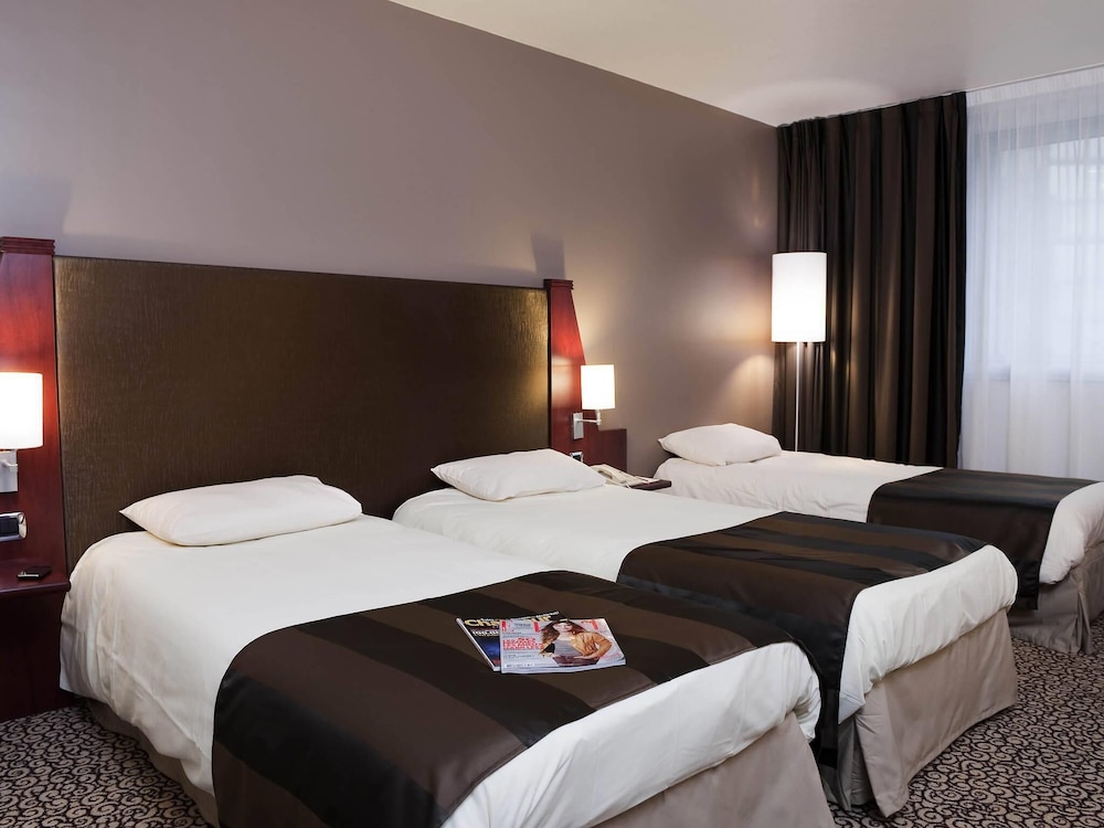 Habitación Classic - Tres camas individuales del hotel Mercure Paris Val De Fontenay