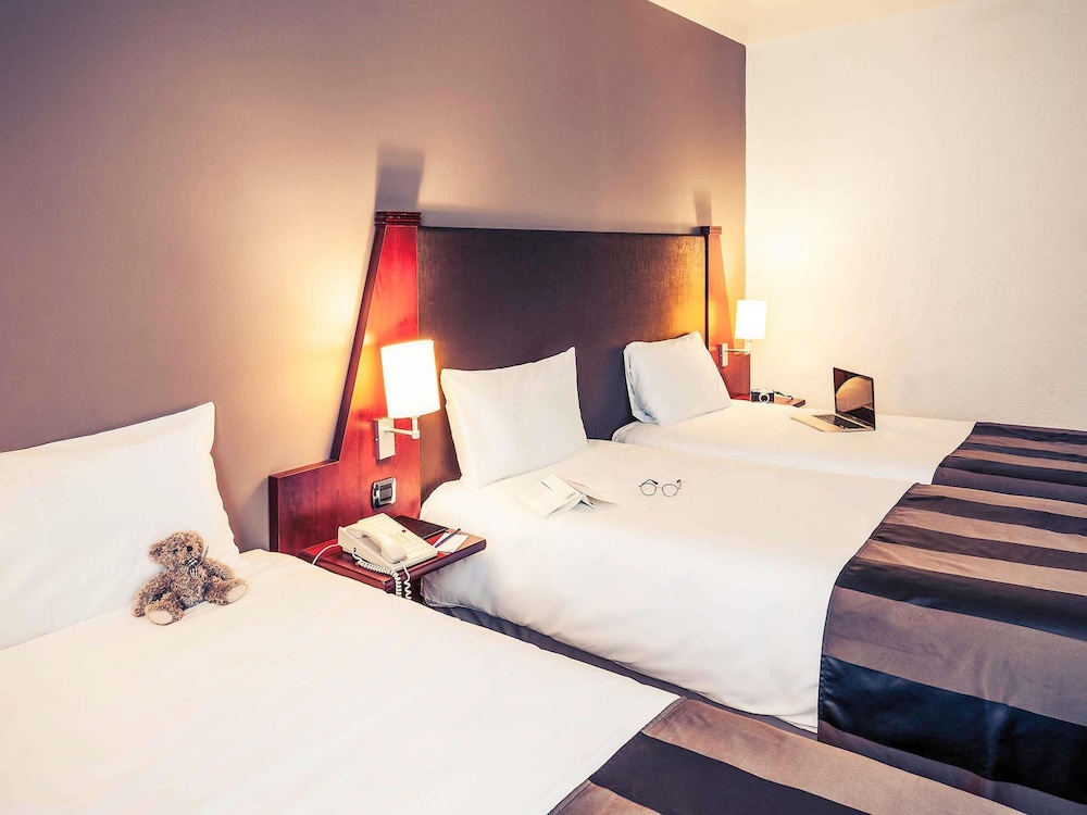 Habitación Classic - Tres camas individuales del hotel Mercure Paris Val De Fontenay. Foto 3