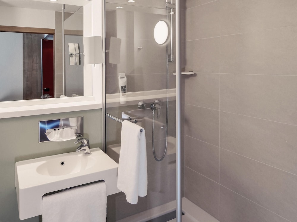 Habitación estándar con 2 camas individuales del hotel Mercure Forbach. Foto 2