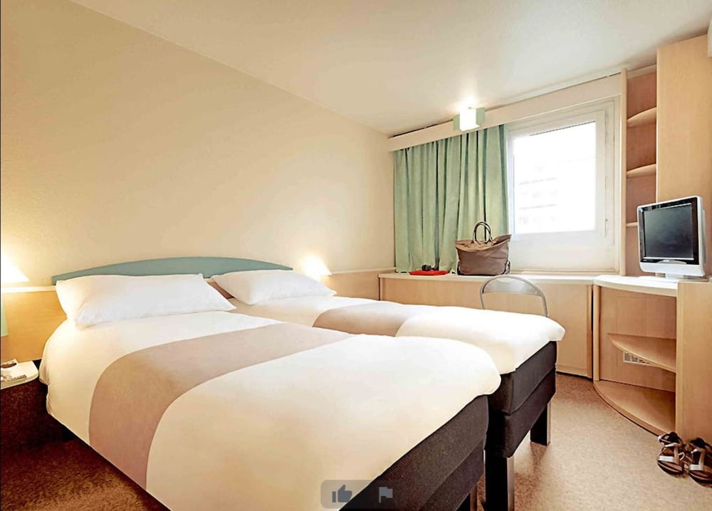 Habitación estándar con 2 camas individuales del hotel IBIS GAP CENTRE. Foto 1