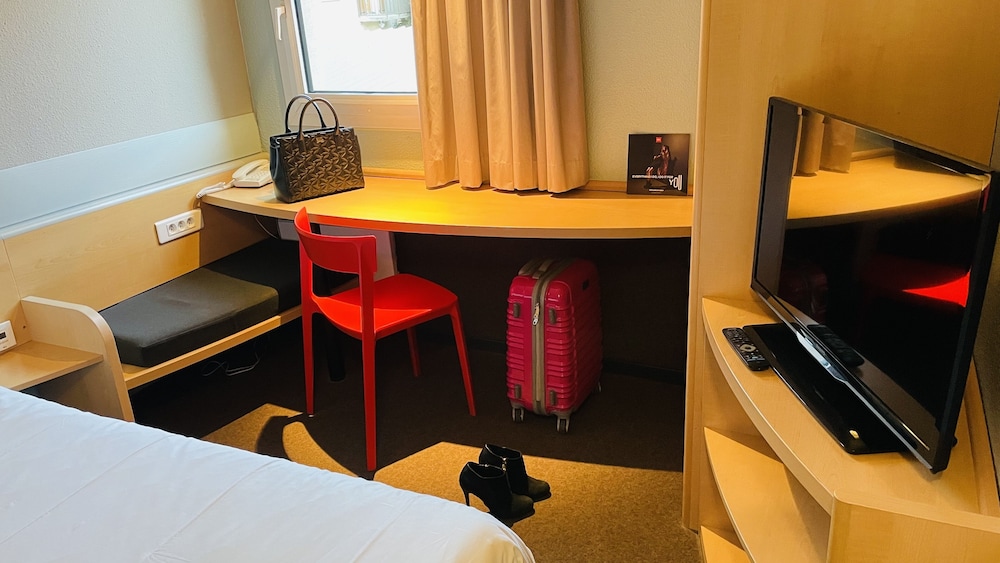 Habitación estándar con 2 camas individuales del hotel IBIS GAP CENTRE. Foto 2