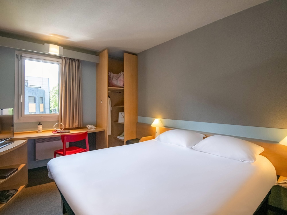 Habitación estándar con 2 camas individuales del hotel IBIS GAP CENTRE. Foto 5