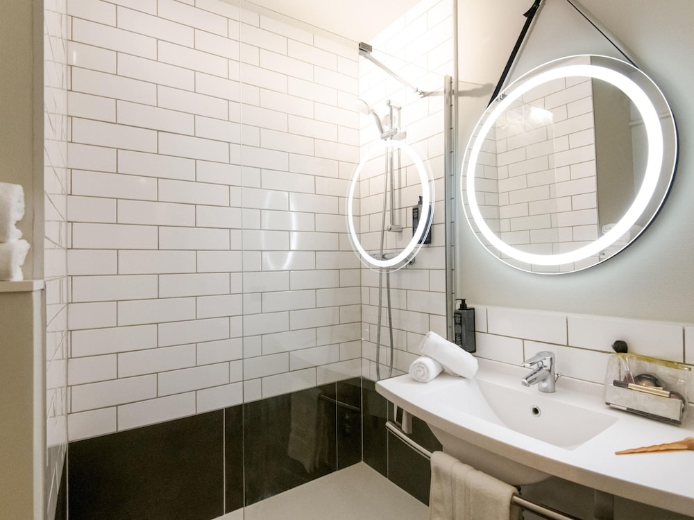 Habitación estándar con 2 camas individuales del hotel IBIS GAP CENTRE. Foto 6