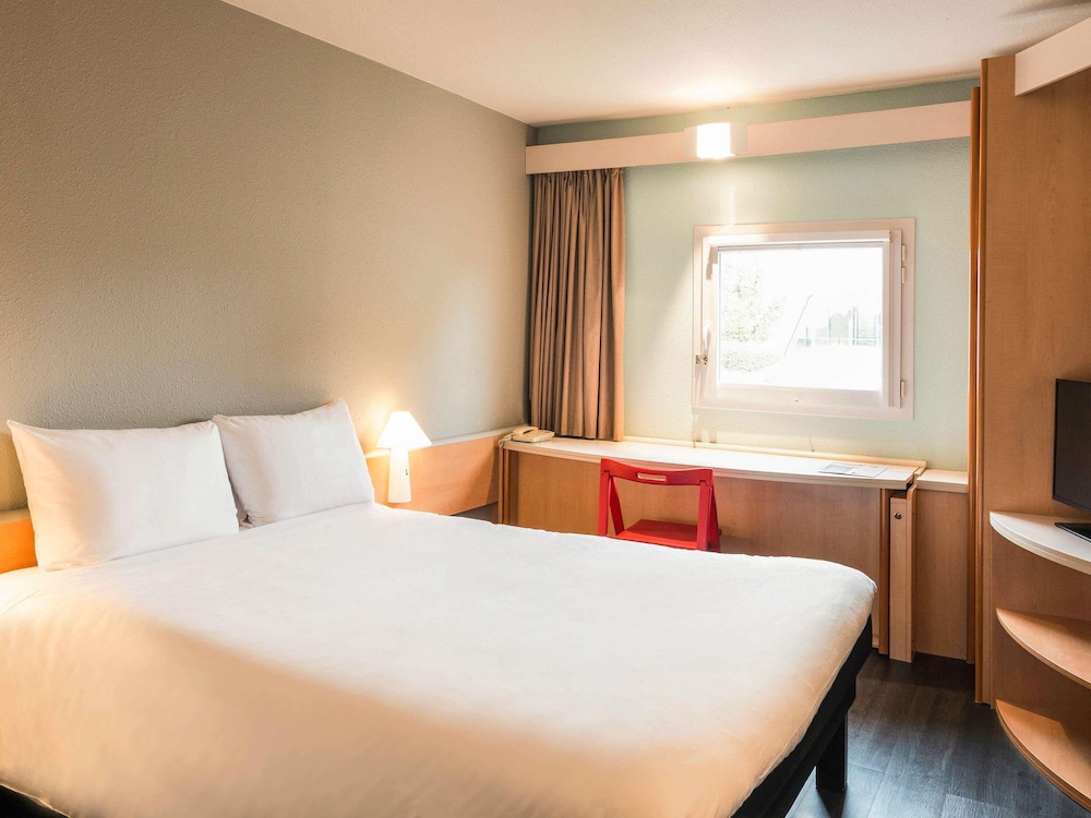 Habitación estándar, 1 cama doble del hotel Ibis Laval Le Relais D'armor. Foto 6