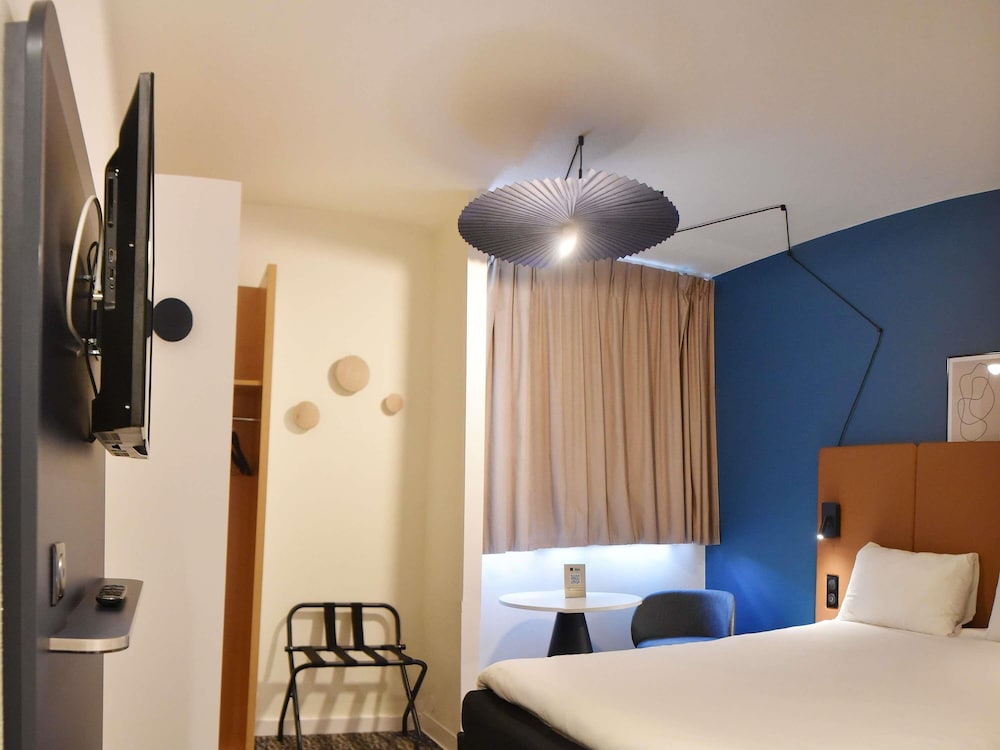 Habitación estándar, 1 cama doble del hotel Ibis Laval Le Relais D'armor. Foto 10