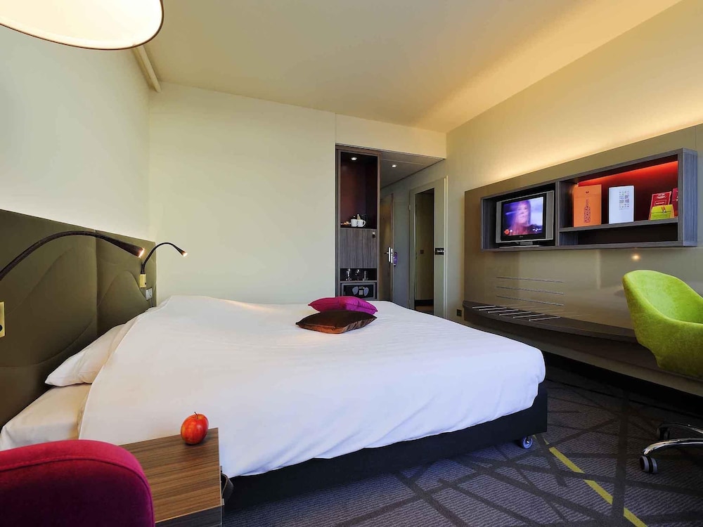 Habitación estándar con dos camas individuales del hotel Mercure City Groningen Martiniplaza. Foto 2