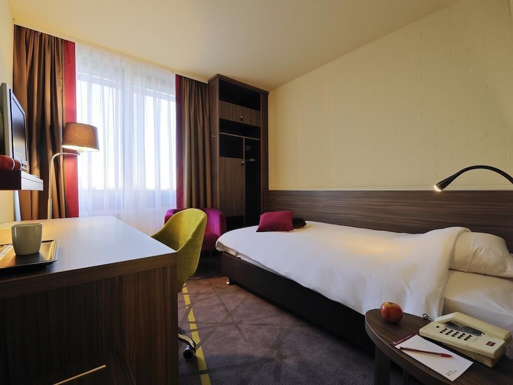 Habitación estándar doble del hotel Mercure City Groningen Martiniplaza. Foto 1