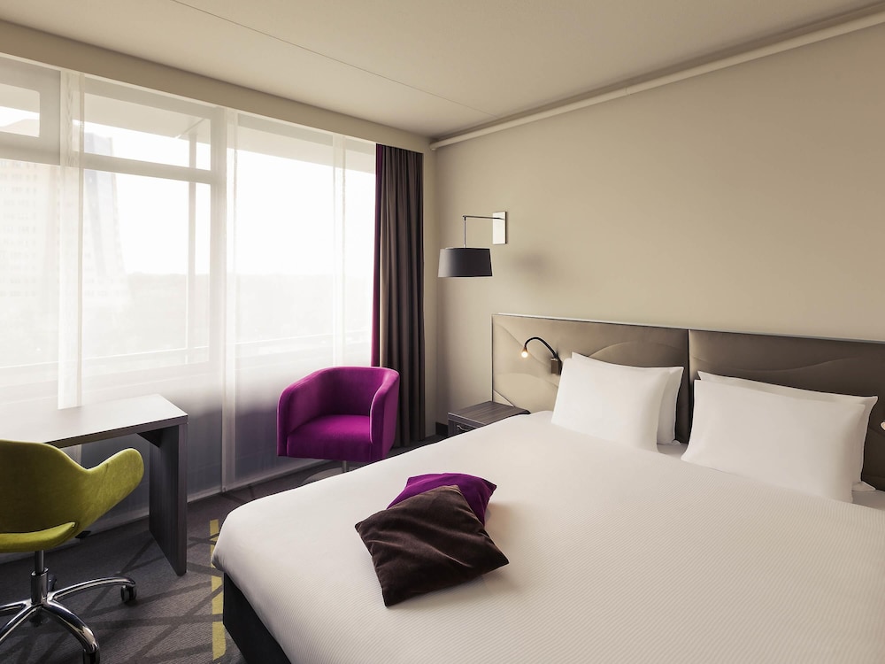 Habitación estándar con dos camas individuales del hotel Mercure City Groningen Martiniplaza. Foto 6