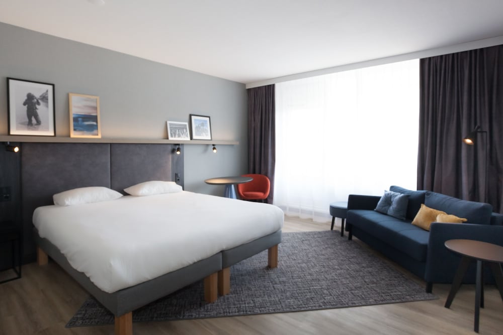 Habitación Familiar con balcón del hotel Ibis Styles Den Haag Scheveningen. Foto 2