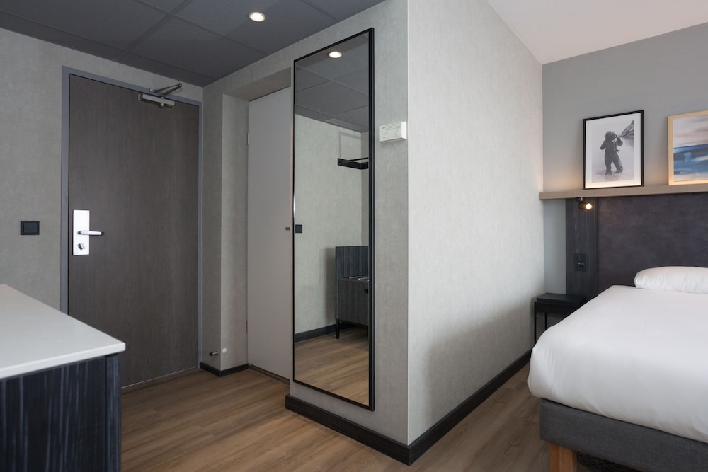 Habitación Familiar con balcón del hotel Ibis Styles Den Haag Scheveningen. Foto 3
