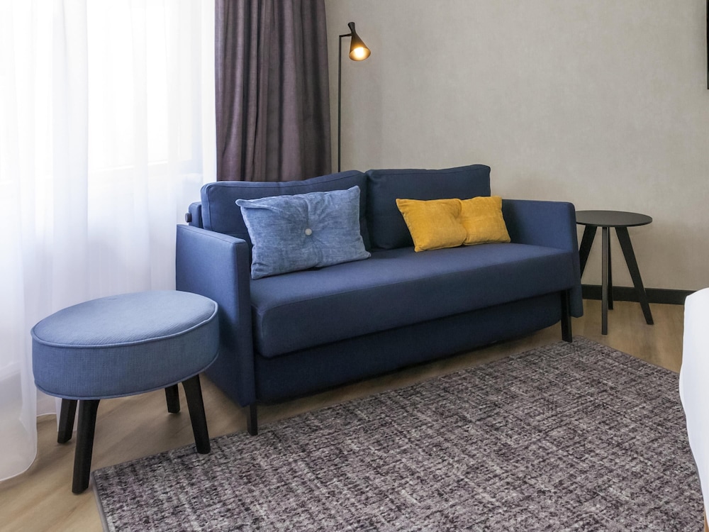 Habitación Familiar con balcón del hotel Ibis Styles Den Haag Scheveningen. Foto 10