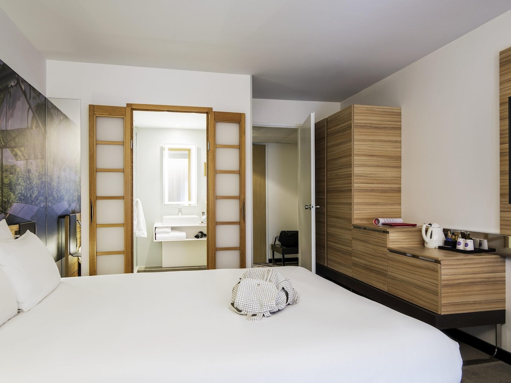 Habitacion Superior con 1 cama doble y Sofa del hotel Novotel Den Haag City Centre. Foto 3