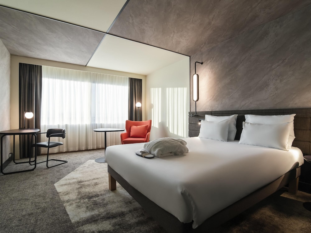 Habitación ejecutiva doble, 1 cama doble con sofá cama del hotel Novotel Rotterdam Brainpark. Foto 1