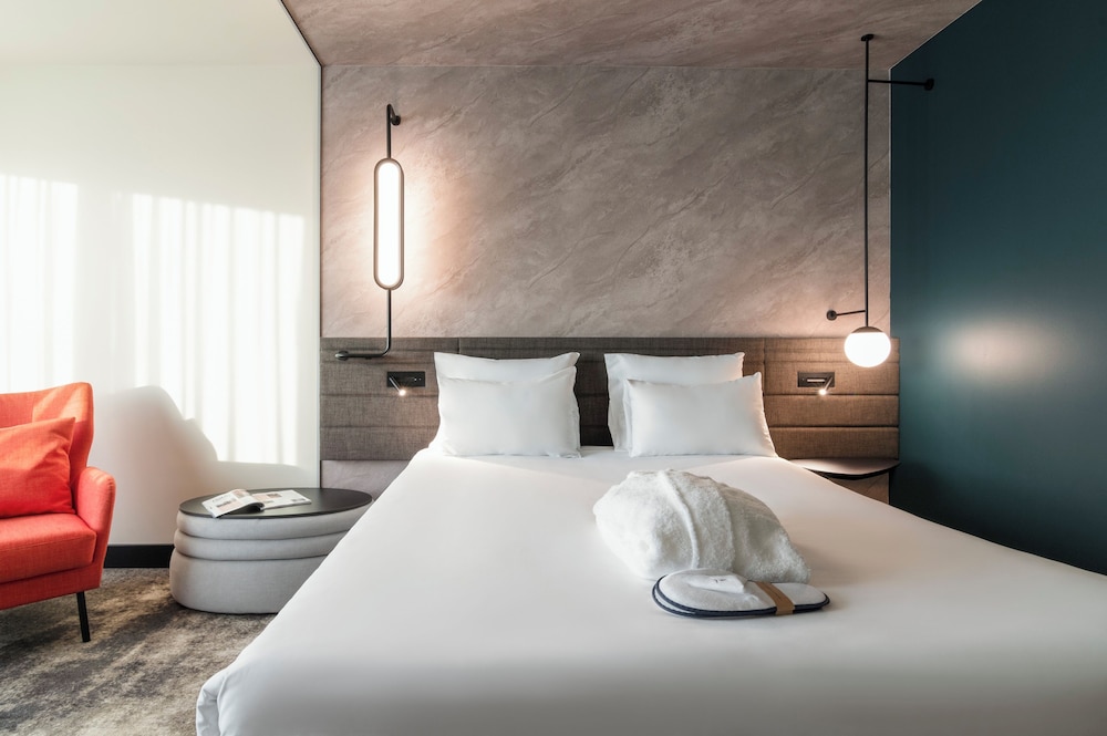Habitación ejecutiva doble, 1 cama doble con sofá cama del hotel Novotel Rotterdam Brainpark. Foto 3