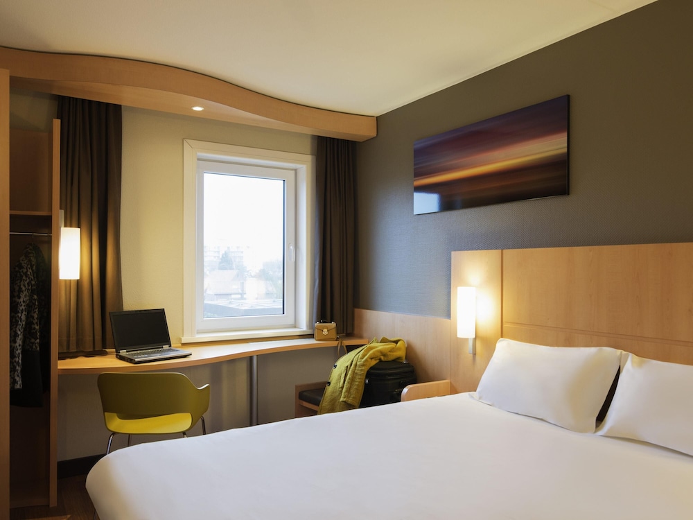 Habitación con cama doble de ibis del hotel Ibis Rotterdam Vlaardingen