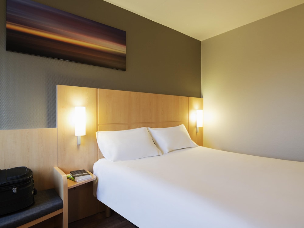 Habitación con cama doble de ibis del hotel Ibis Rotterdam Vlaardingen. Foto 5