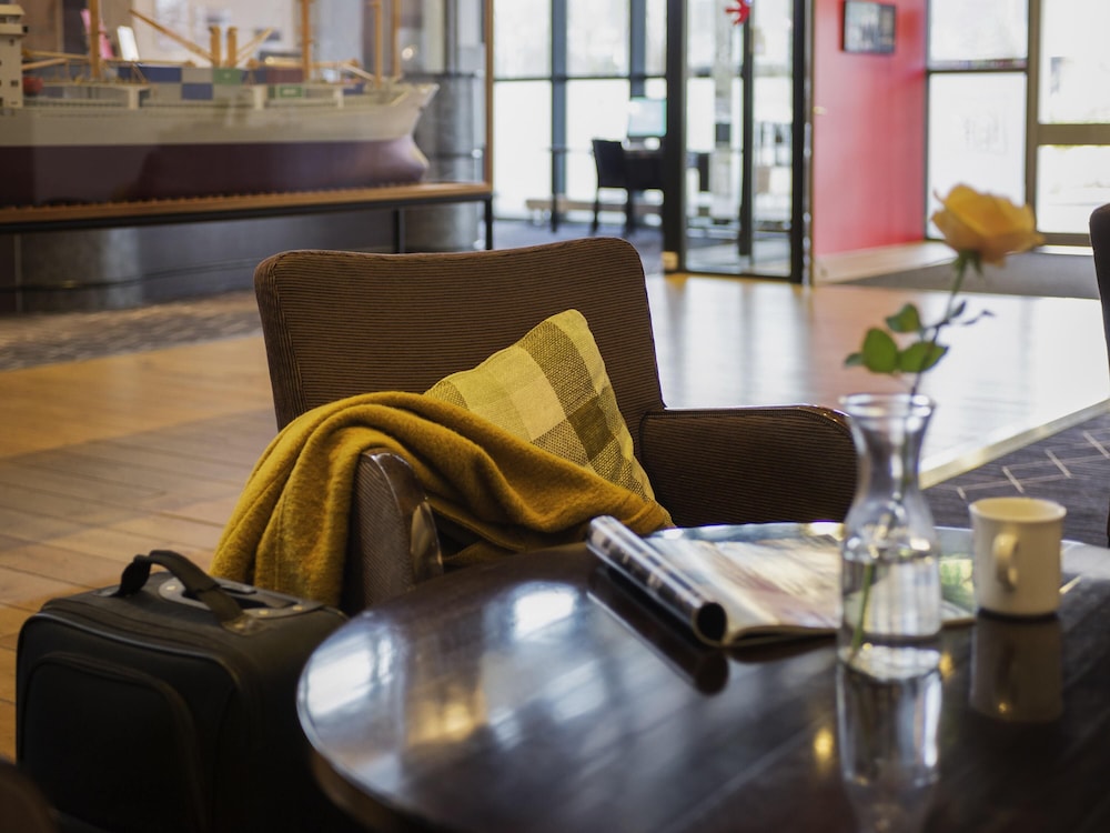 Habitación con dos camas individuales de ibis del hotel Ibis Rotterdam Vlaardingen. Foto 4