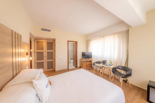 Habitación Doble Superior con vistas a la ciudad del hotel Faranda Express Soloy and Casino. Foto 4