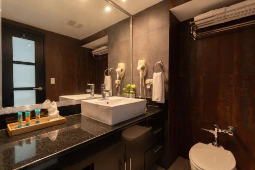 Habitación Doble Executive con 2 camas grandes del hotel Riande Urban. Foto 6