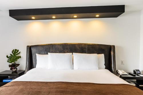 Habitación Executive con cama extragrande del hotel Riande Urban. Foto 3