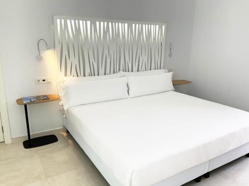 Apartamento con vistas a la piscina del hotel Rivero 8