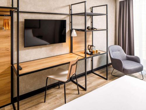 Habitación Superior, recién renovada con 1 cama doble del hotel Ibis Tilburg. Foto 1