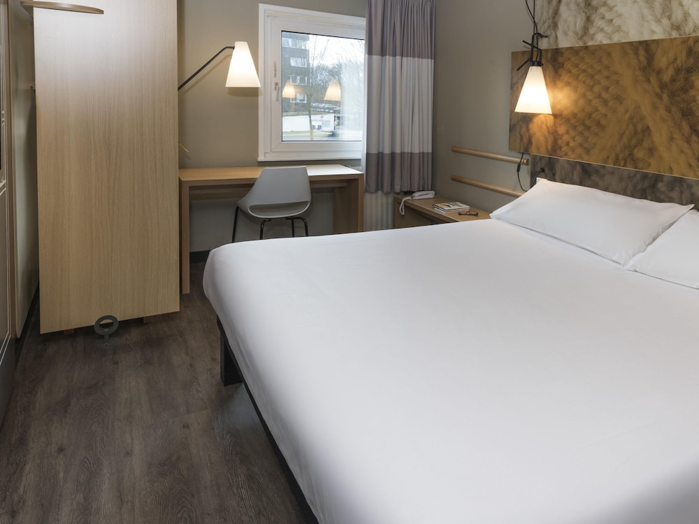 Cómoda Habitación Estándar con cama doble del hotel Ibis Tilburg