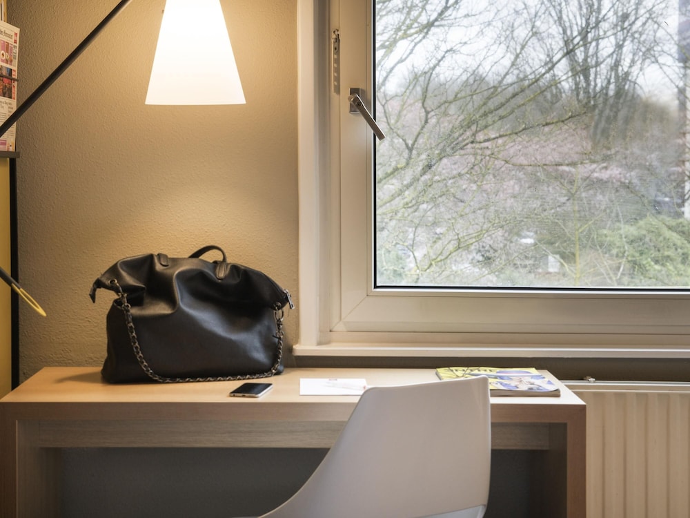 Cómoda Habitación Estándar con cama doble del hotel Ibis Tilburg. Foto 7
