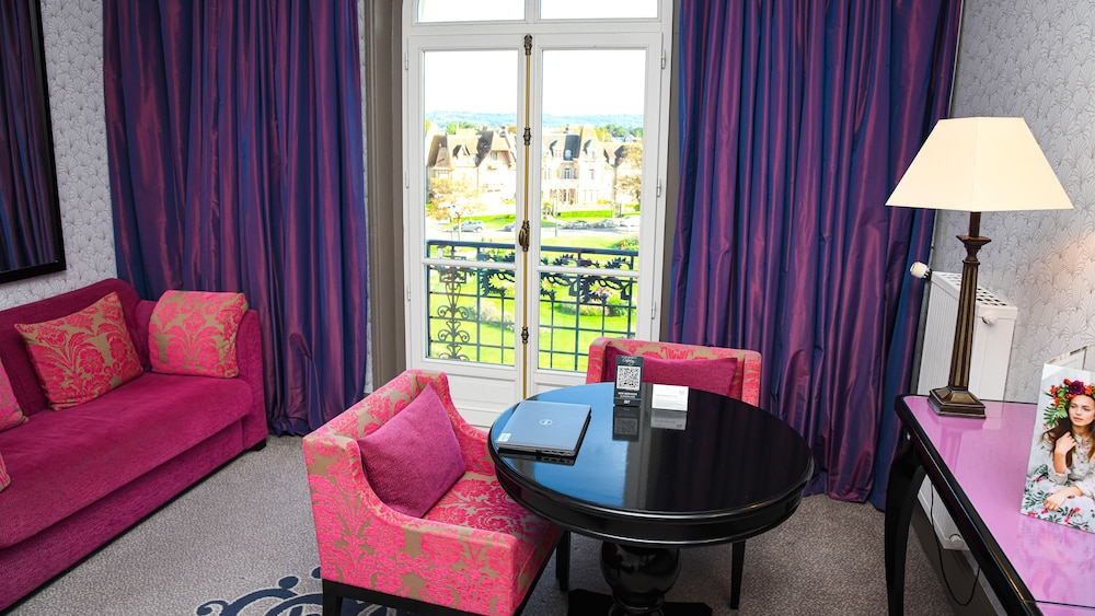 Habitación Clásica del hotel Le Grand Cabourg - Mgallery. Foto 4